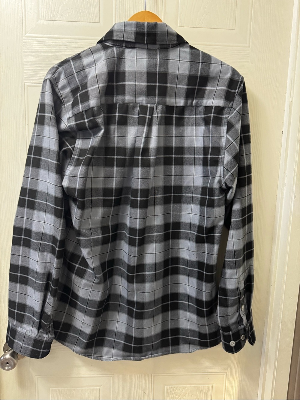 DIXXON Black & Gray Plaid Long-Sleeve Button-Down Shirt - Picture 6 of 7